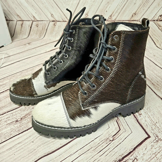 Size 7 Cowhide Fervence Boots Western Heel Speckled Fur