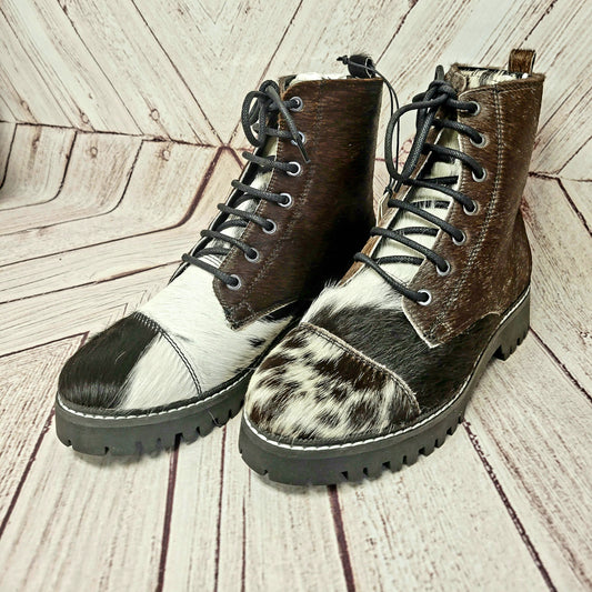 Size 6 Cowhide Fervence Boots Western Heel Speckled Fur